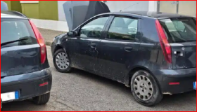 Carrozziere in pensione “clona” l’auto di famiglia: due mezzi identici con un’unica assicurazione